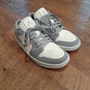 Nike Air Jordan Low shoes, gray and white, size 8.5